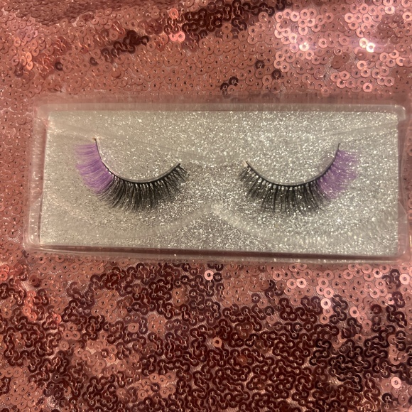 Lashes - Picture 10 of 16